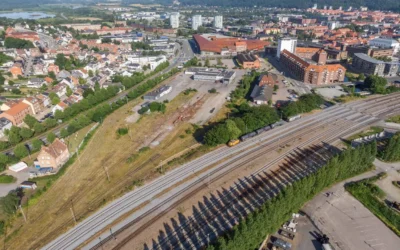 Byomdannelsen i det centrale Vejle er i gang – gamle jernbanespor fjernes fra Posthusgrunden